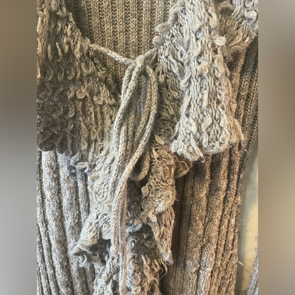 Long stylish wool sweater - Picture 12 of 13